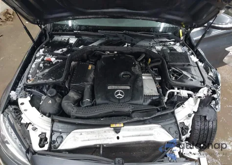 2015 Mercedes-Benz C-Class C 300 z USA, uszkodzony, nr VIN 55SWF4KB3FU091496